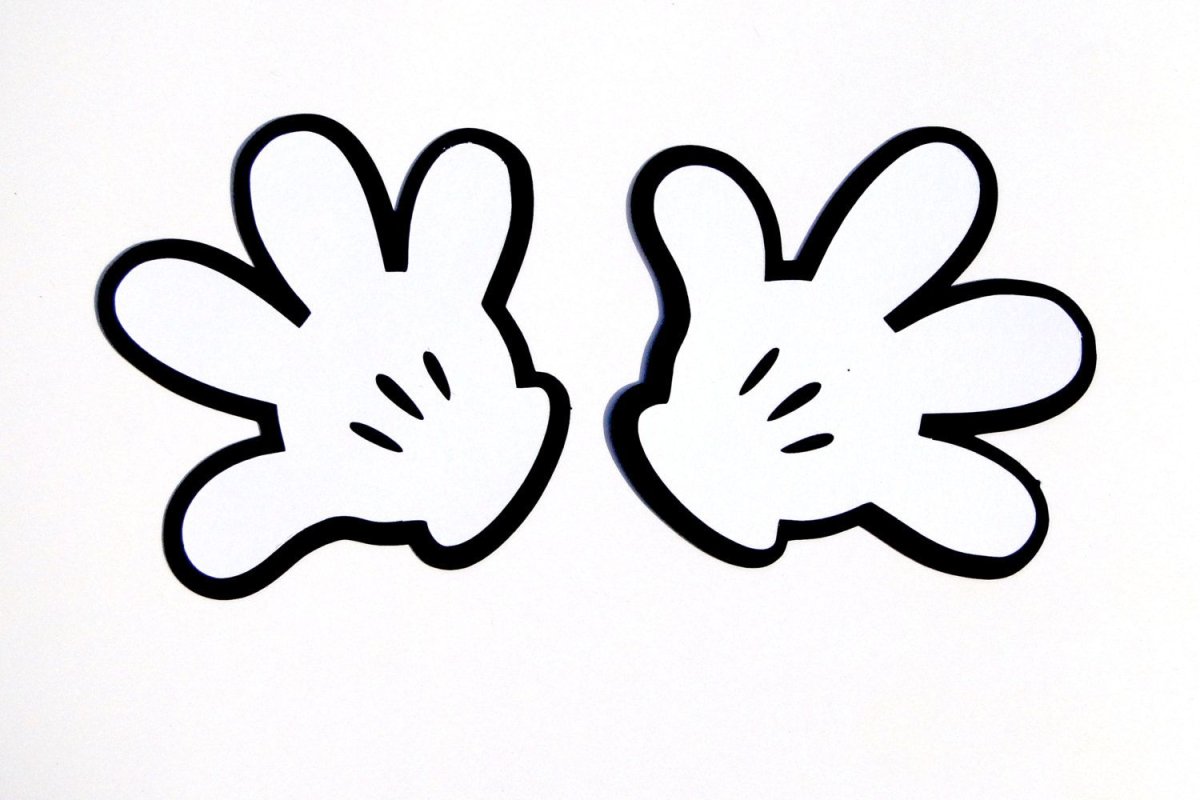 Раскрытая ладонь с сердцем