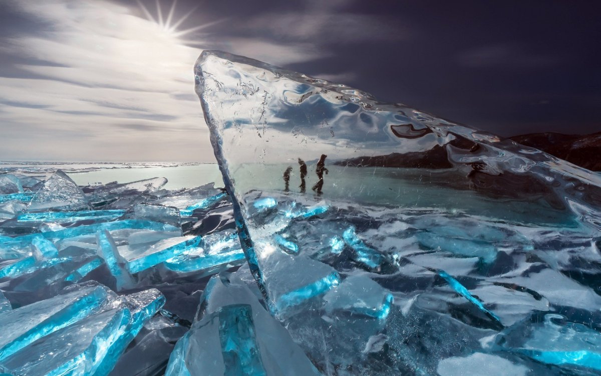 Бирюзовый лёд озера Байкал