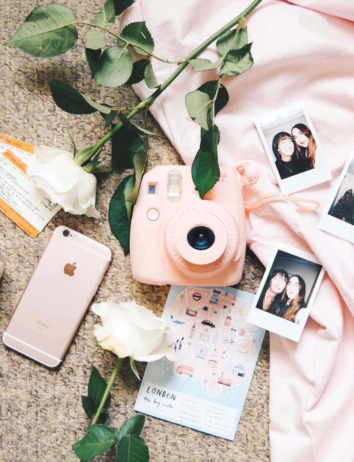 Фотоаппарат Эстетика бежевый