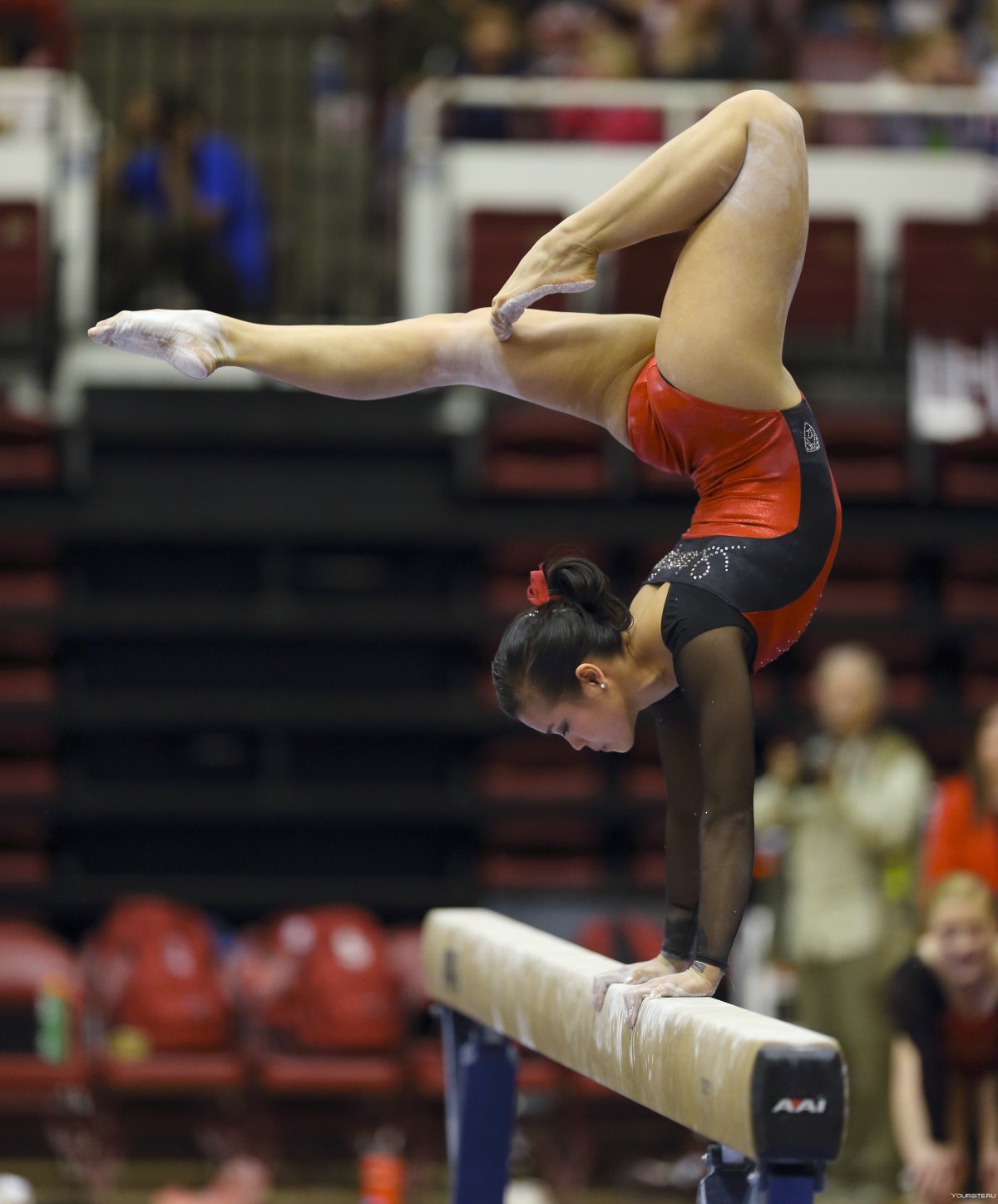 Алия Мустафина бревно