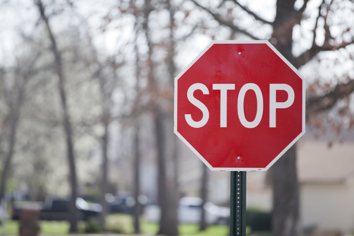 Нарушение знака стоп