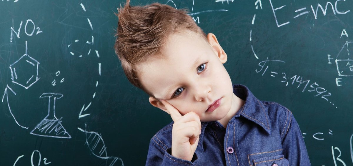 Ученик возле доски