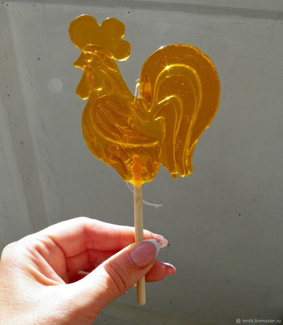 Леденец петушок на палочке