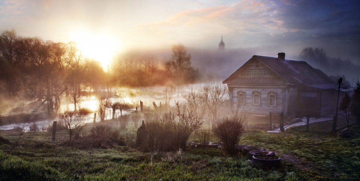 Атмосферный рассвет деревни