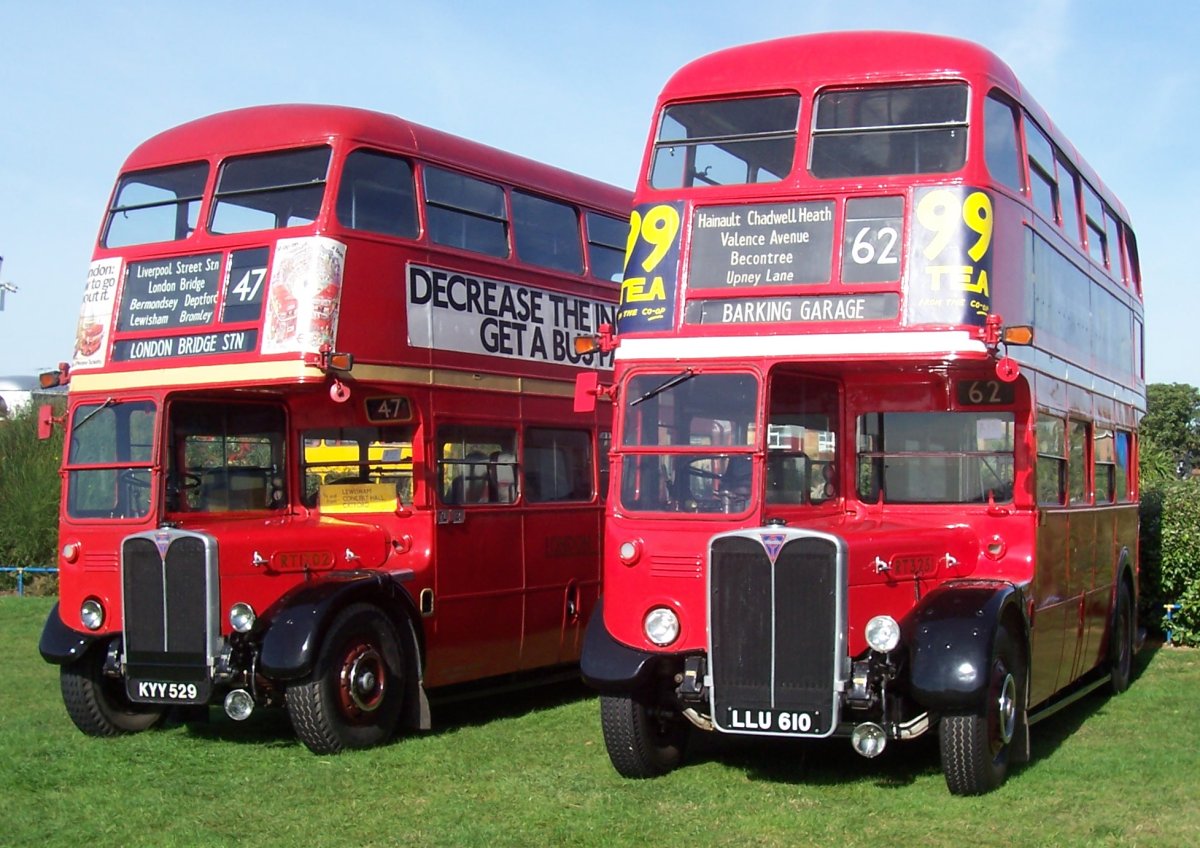 Картины "Лондонский автобус", "Лондон",