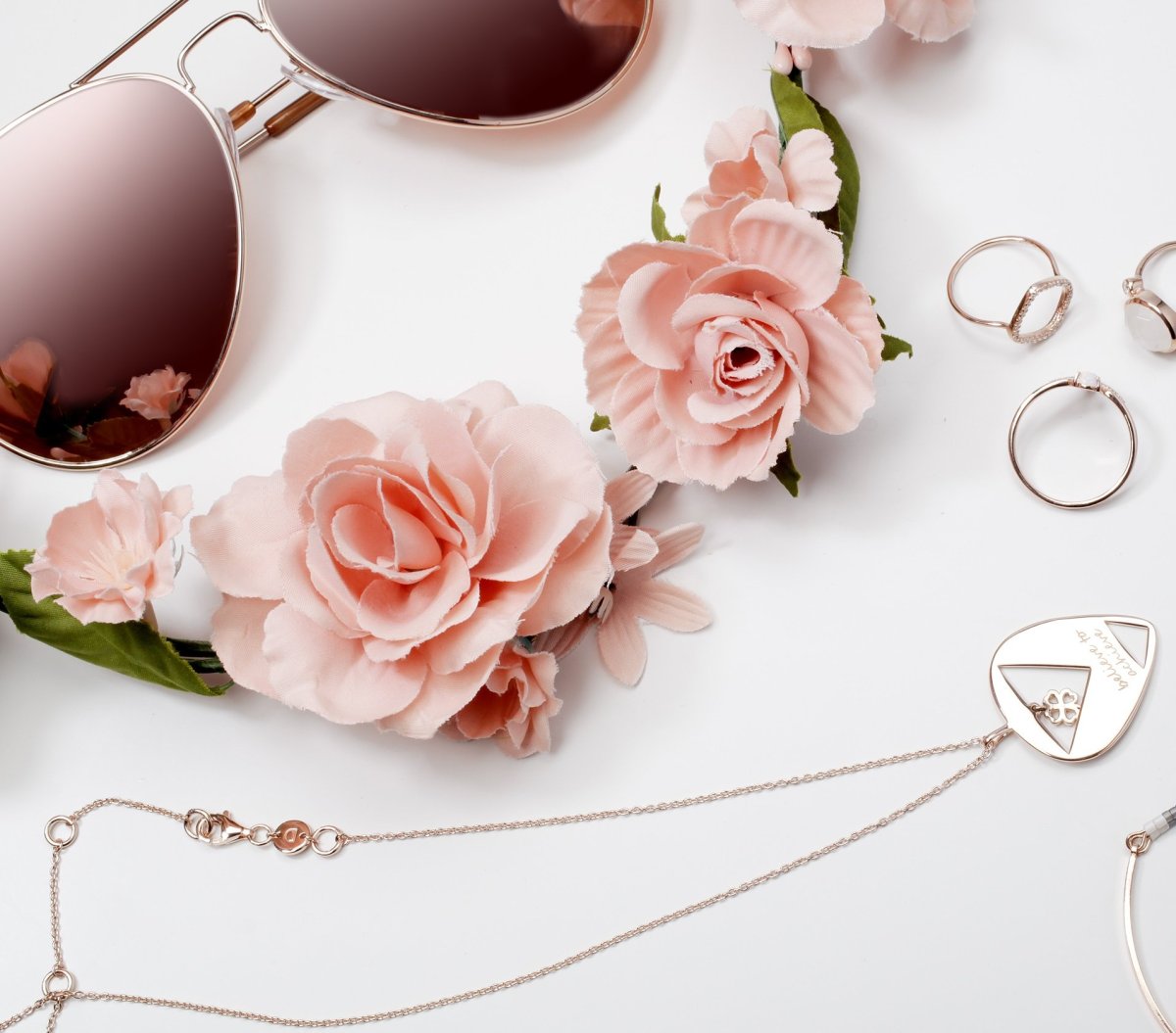 Красивая раскладка украшений