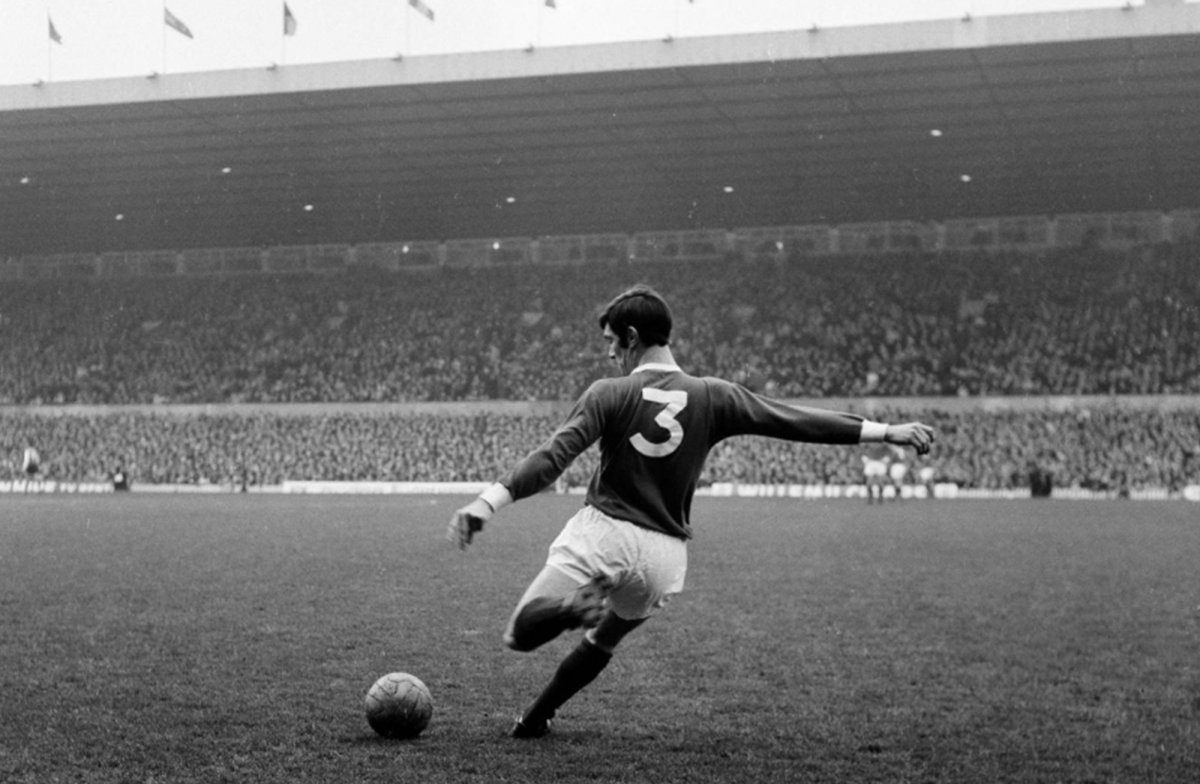 Футболист чёрно белая