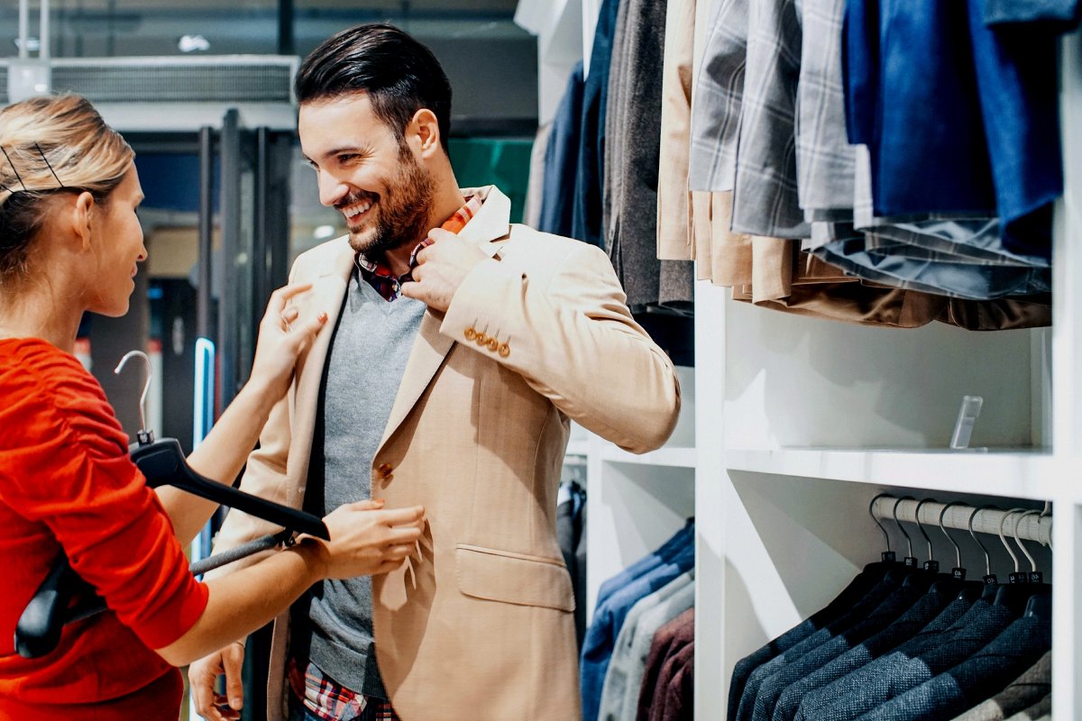 Женщина продавец