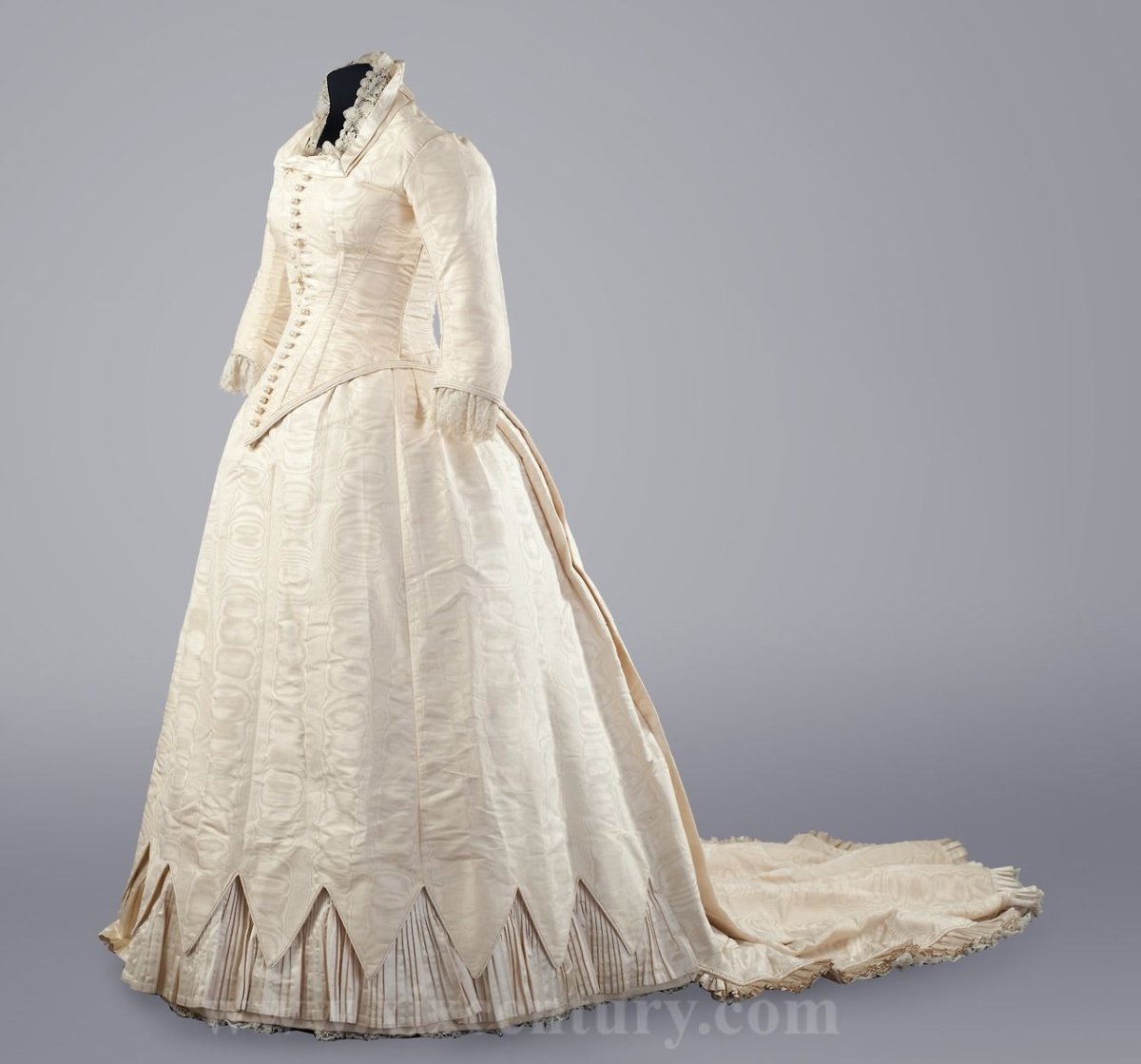 Платье с буфами на рукавах 19 век