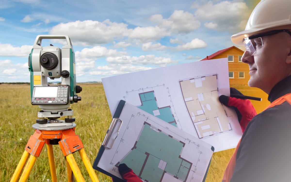 Геодезист на дороге