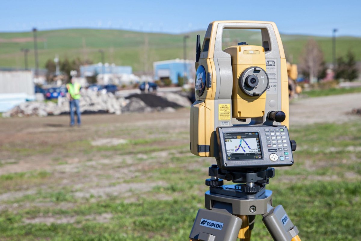 Силуэт геодезиста