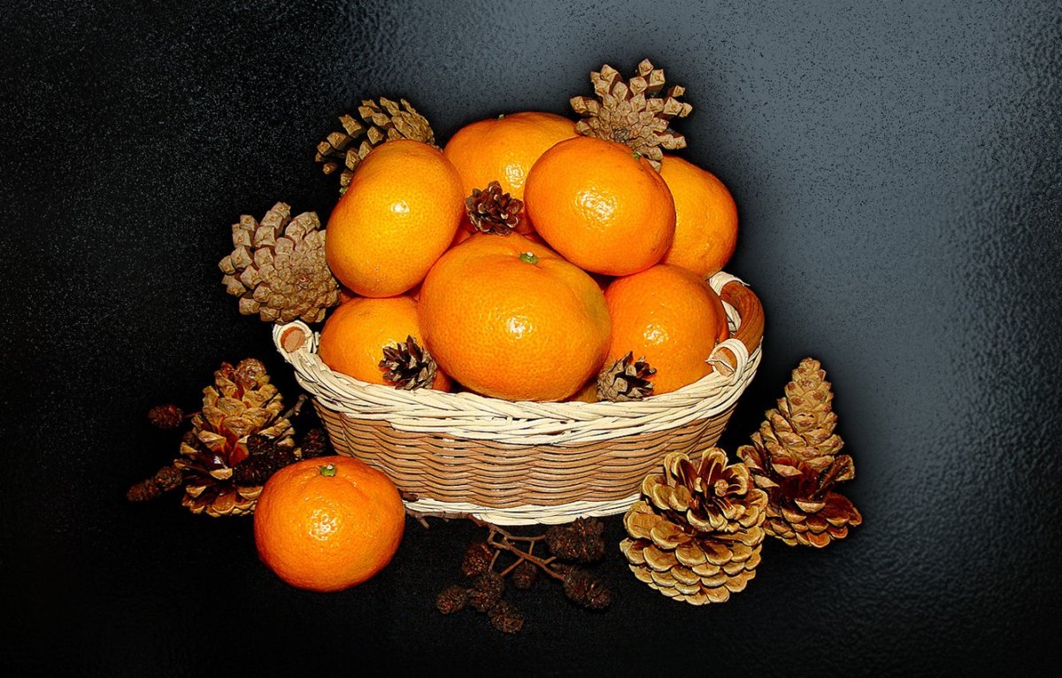 Корзинка с мандаринами