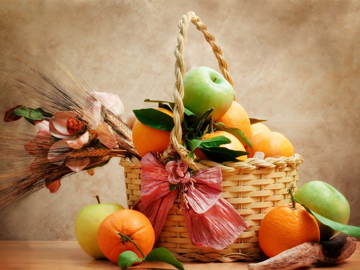 Корзина с мандаринами на прозрачном фоне