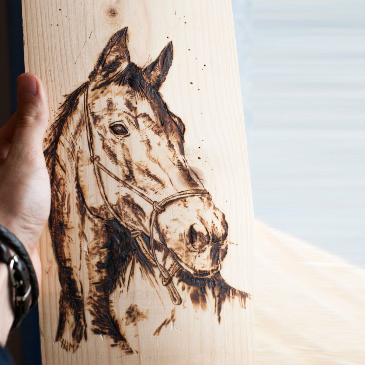 Выжигание по дереву лошадь