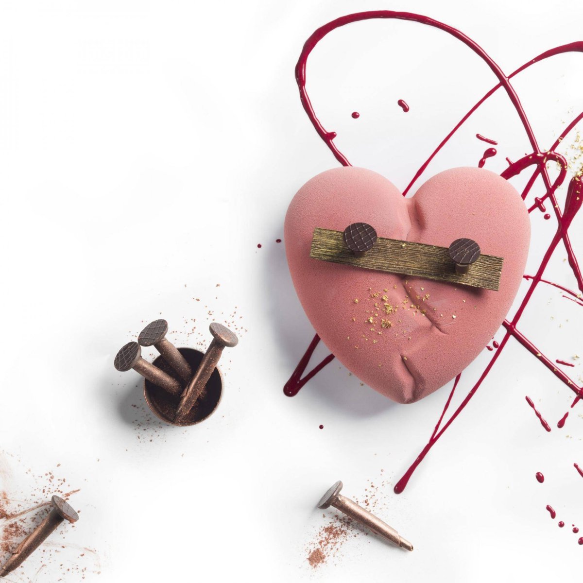 Сердце на молнии клипарт вектор