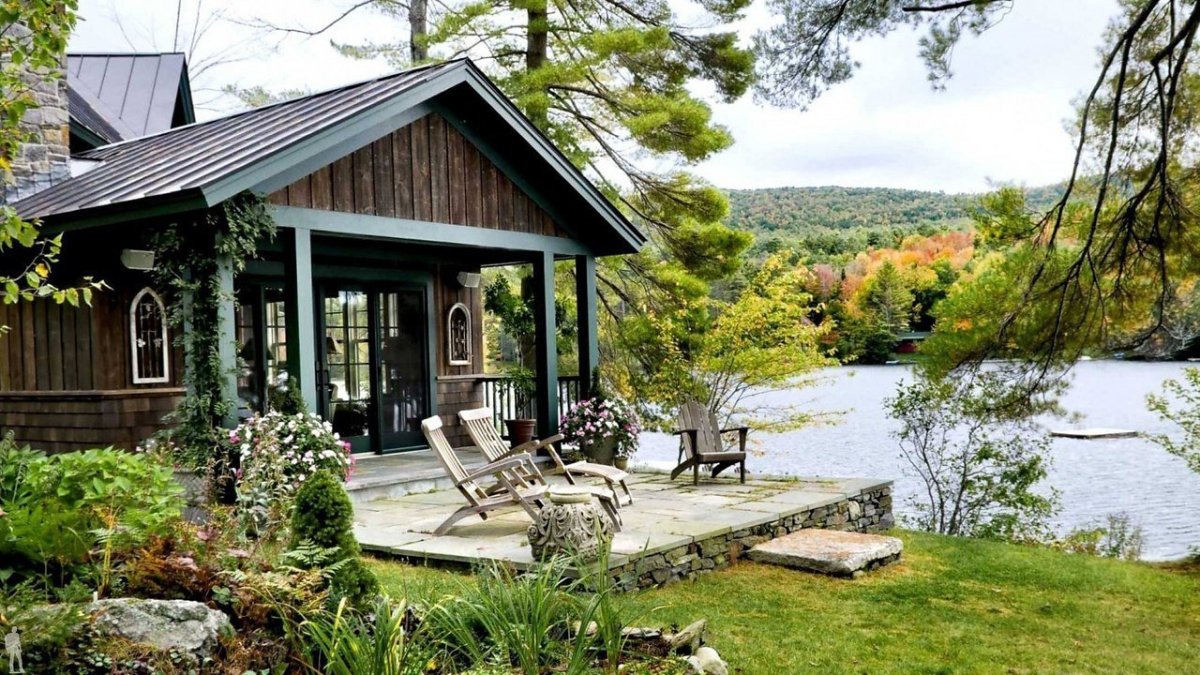 Красивый домик в лесу