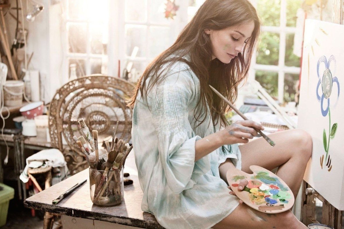 Девушка в соломенной шляпе