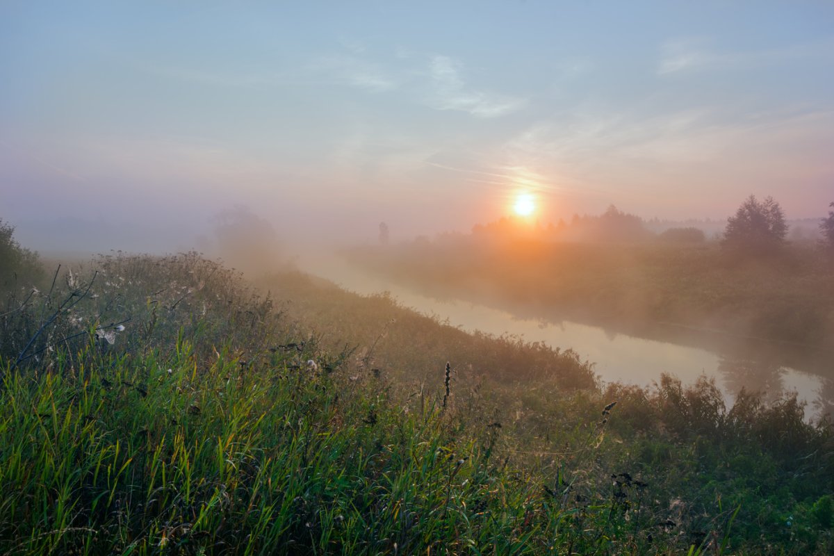 Красивый закат в деревне