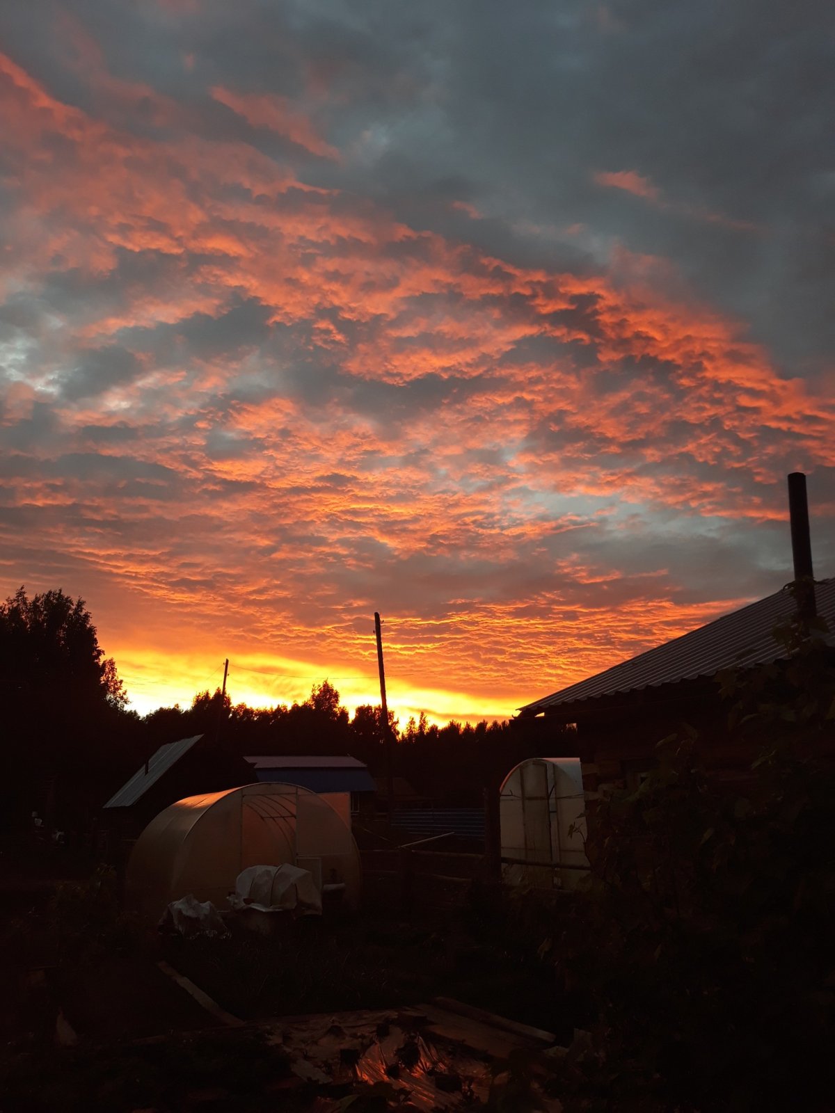 Закат в деревне летом