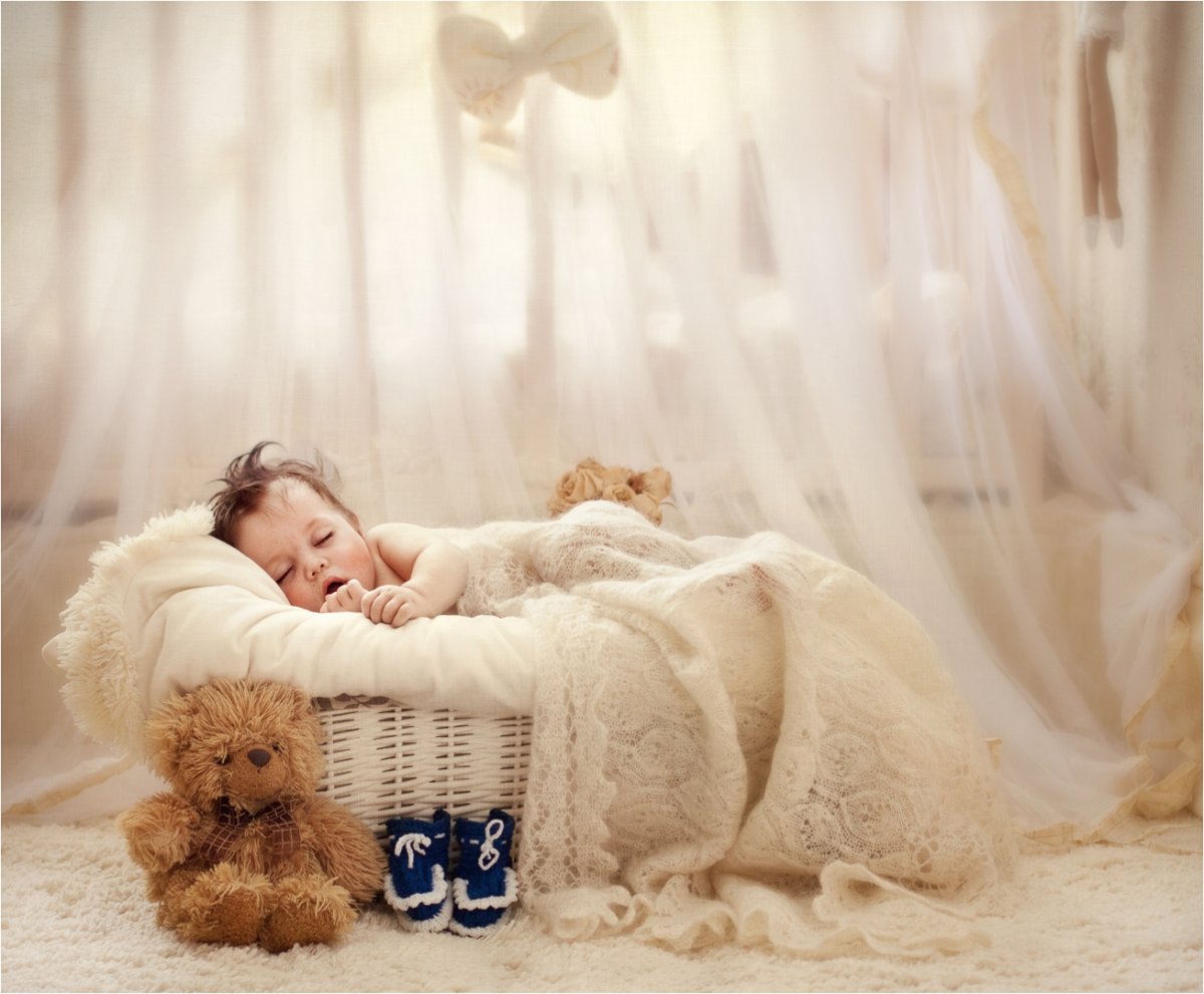 Детская фотосессия на кровати