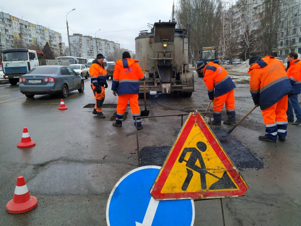 Рабочие на дороге