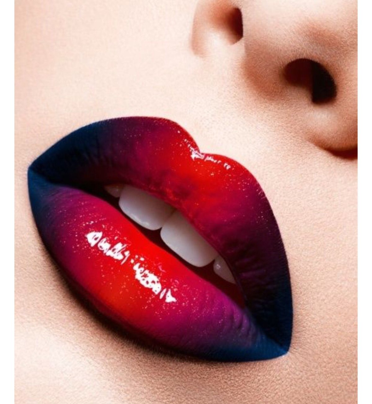 Яркие накрашенные губы