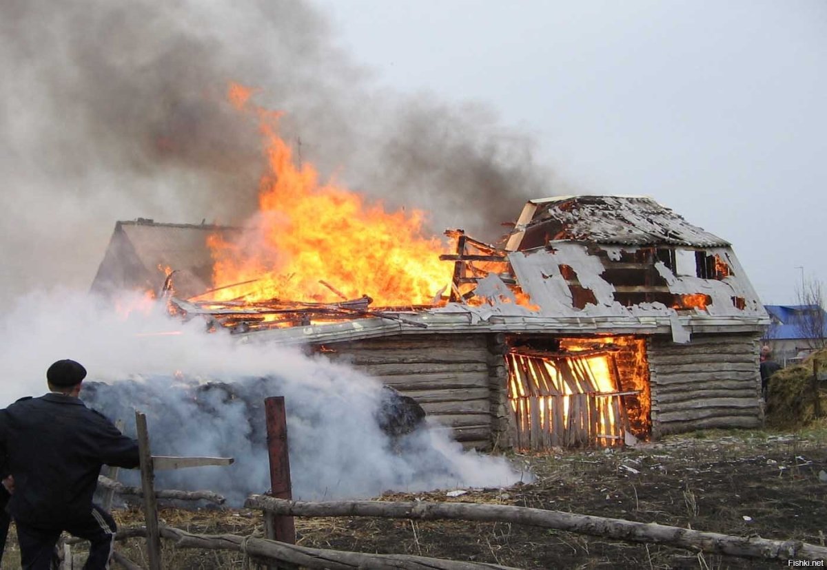 Домики в лесу ночь костер