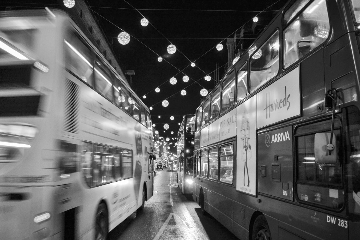 Автобус черно белый