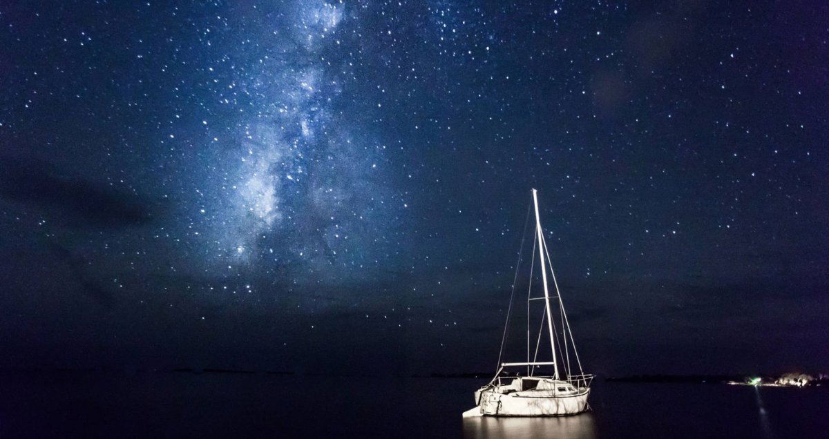 Корабль и звездное небо