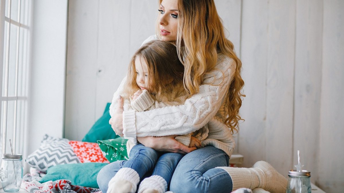 Фотосессия мама и дочка дома