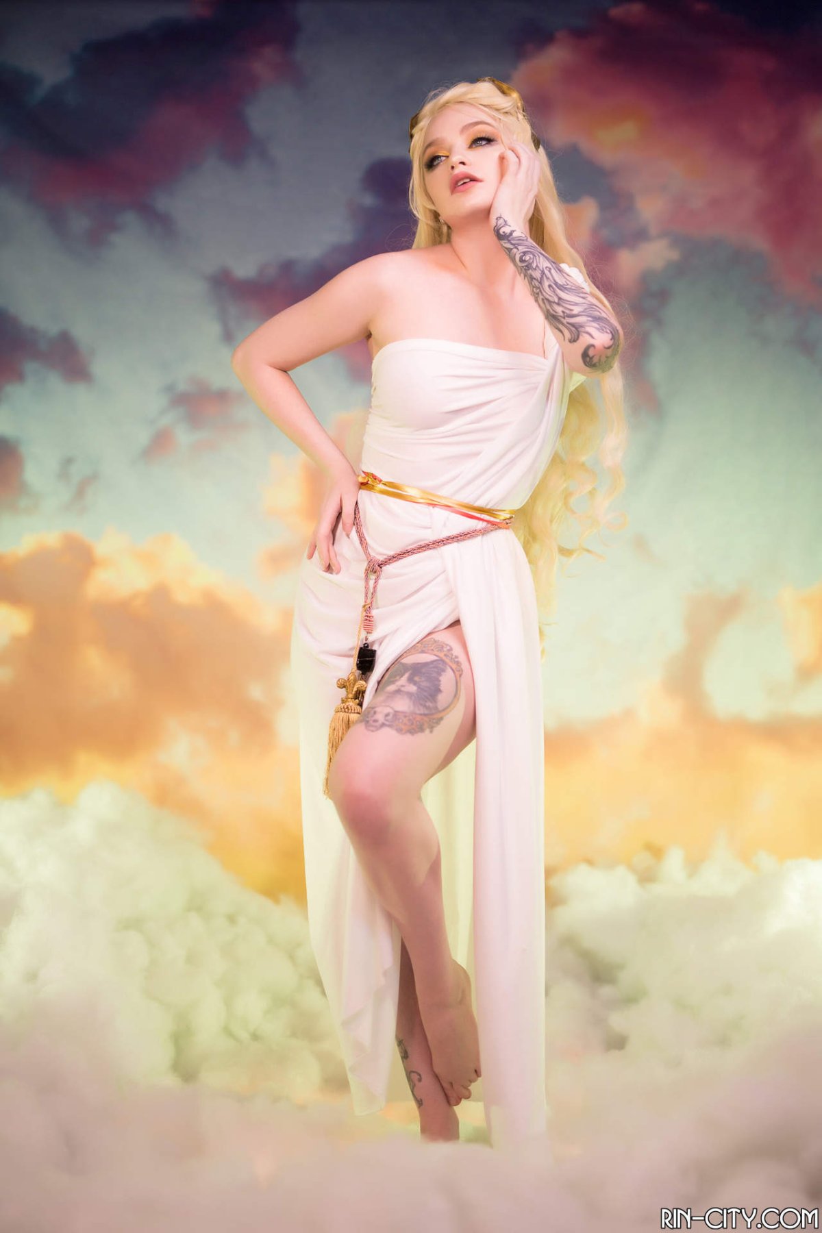 Афродита с кроликом