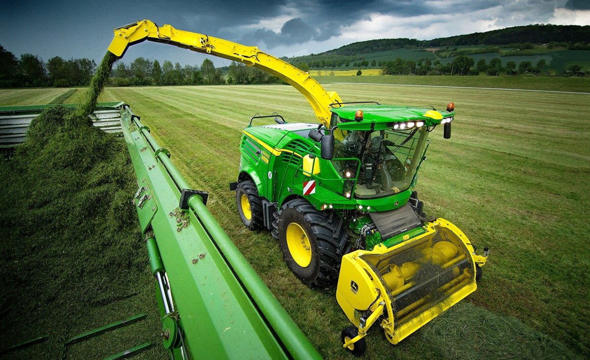 Кормоуборочный комбайн John Deer 8400