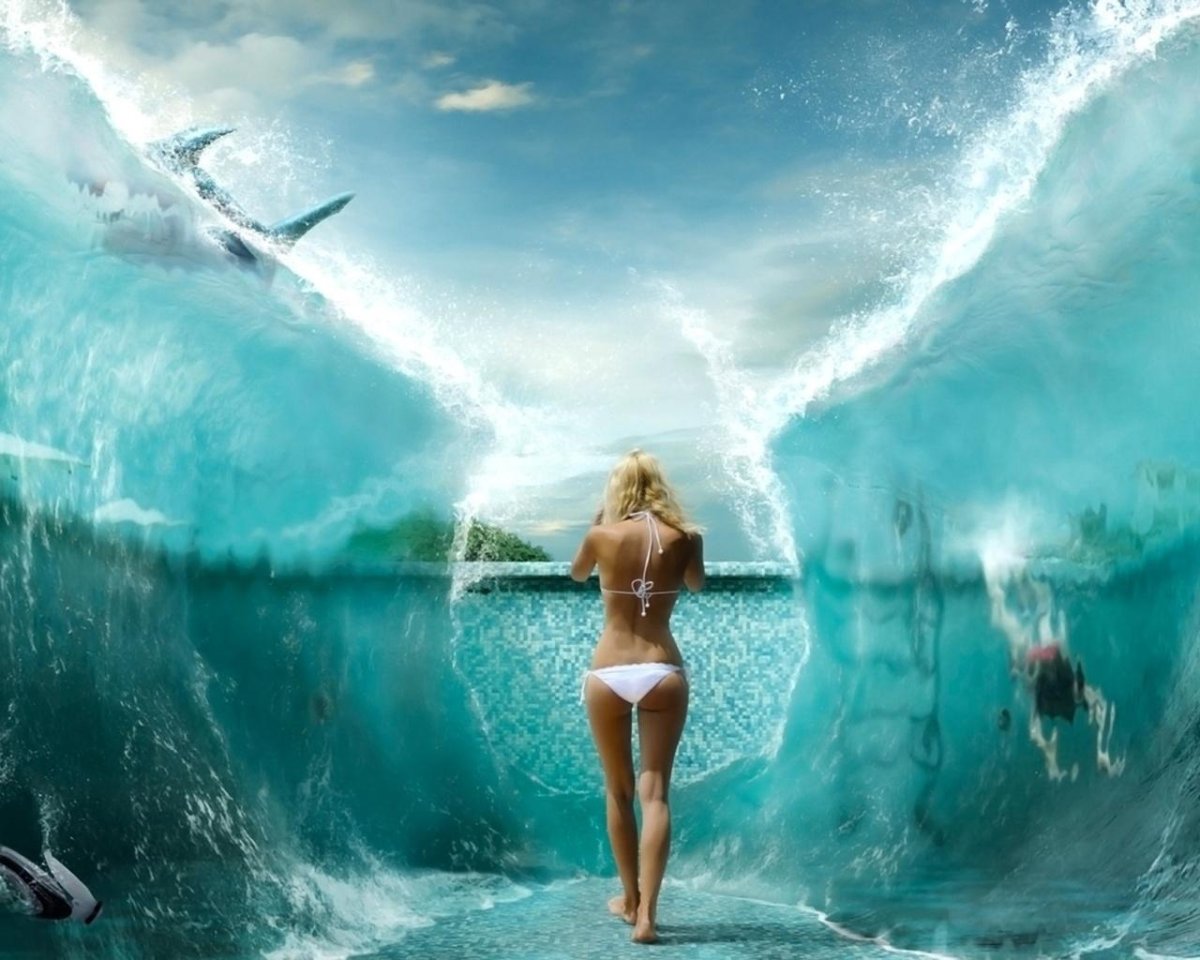 Девушка на пляже пальмы