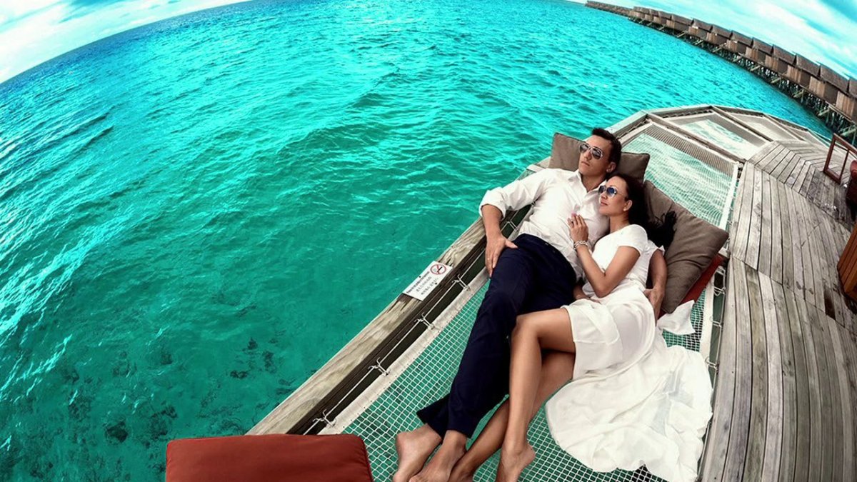 Пара на острове