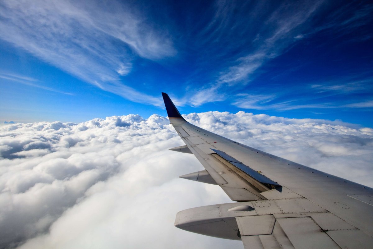 Крыло самолета вблизи