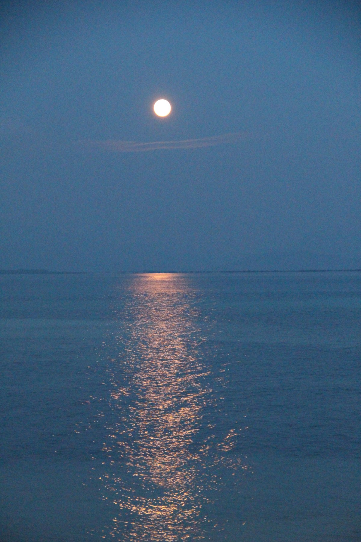 Закат Лунная дорожка