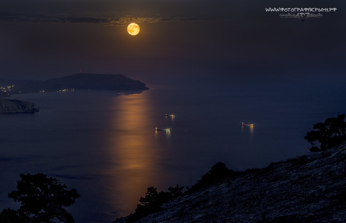 Ранний закат на море