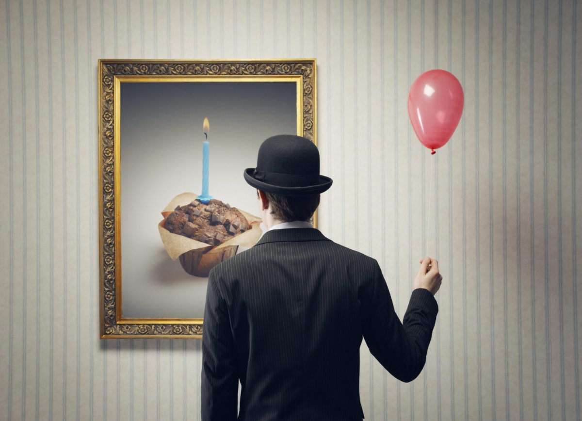 Празднует день рождения в одиночестве