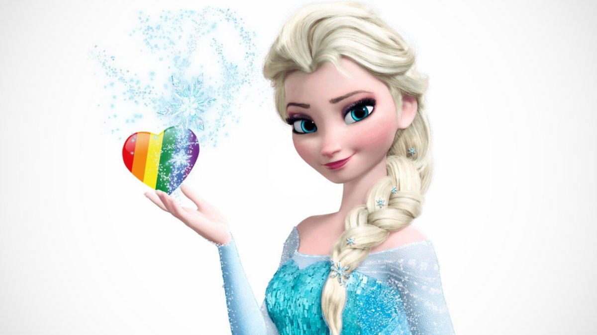 Эльза в розовом платье