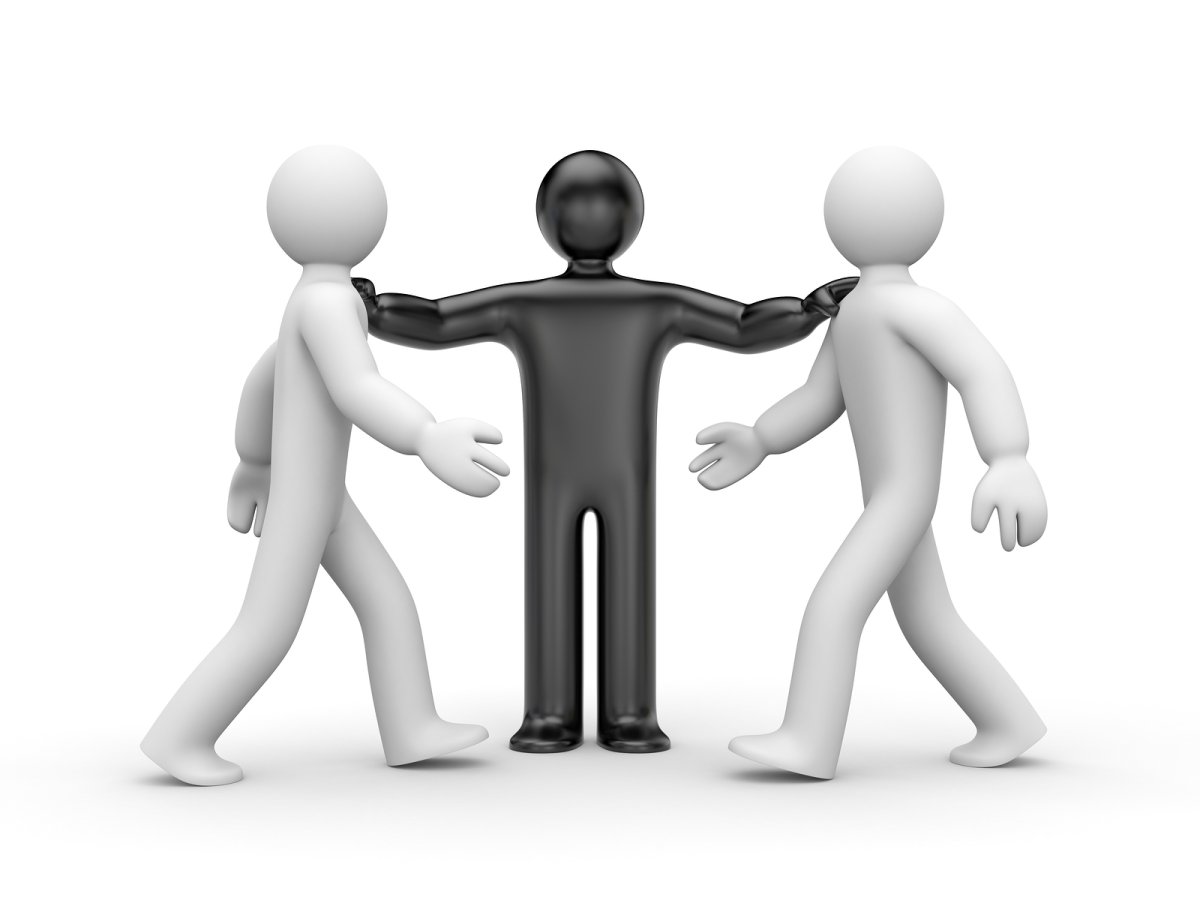 Два человека спорят