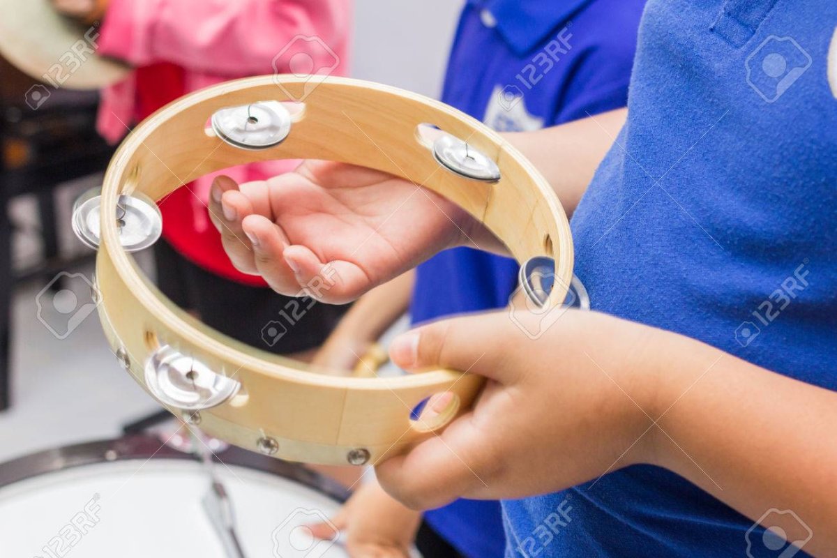 Бубен музыкальный инструмент на прозрачном фоне