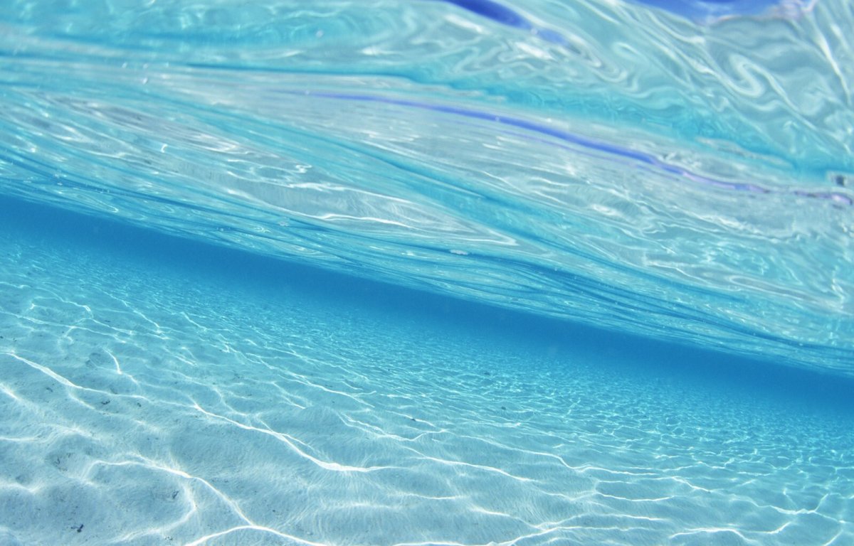 Голубое прозрачное море