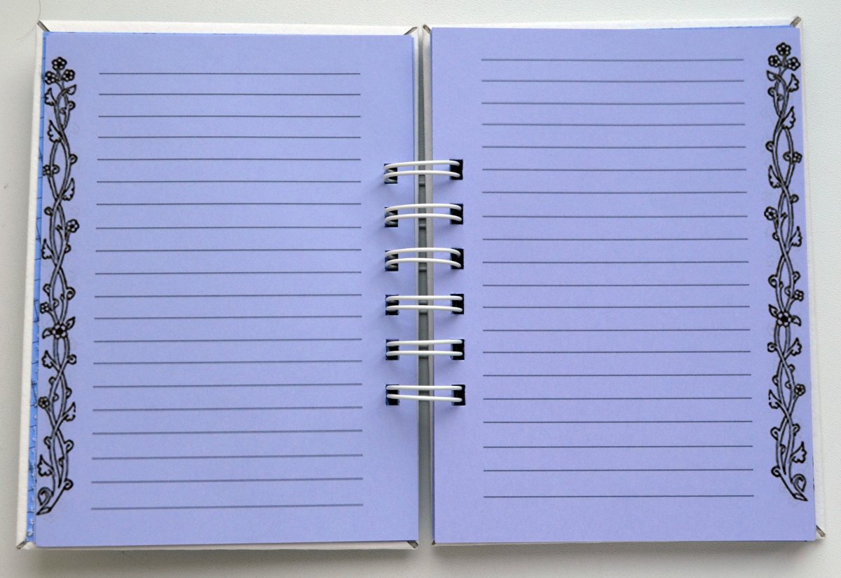 Раскрытый блокнот