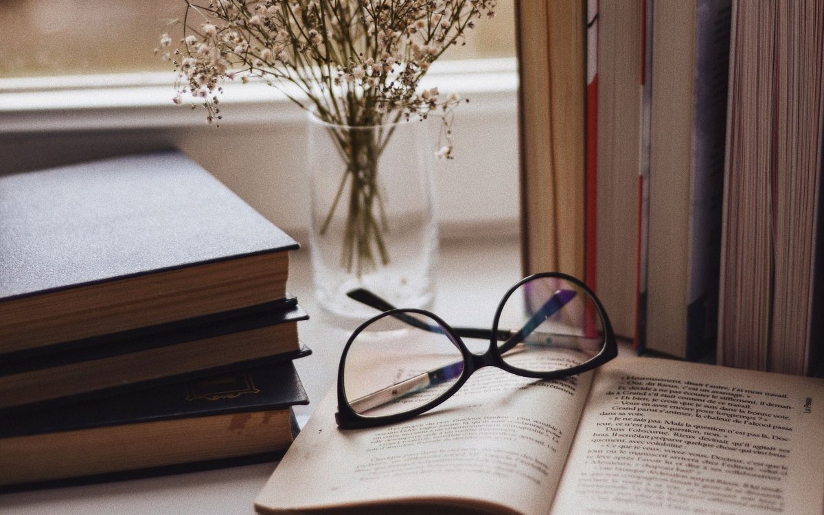 Стол «книга»