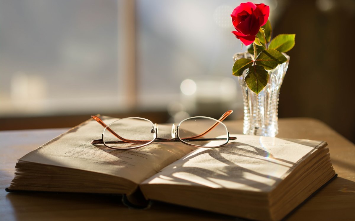 Стол «книга»