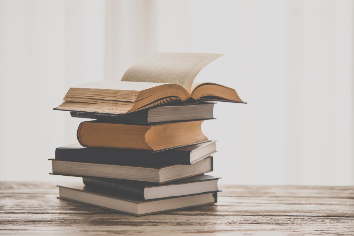 Стопка книг по психологии