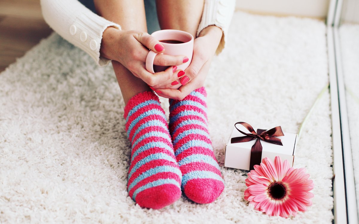 Красивые ноги в носках