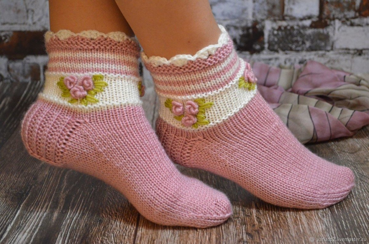 Красивые вязаные носочки