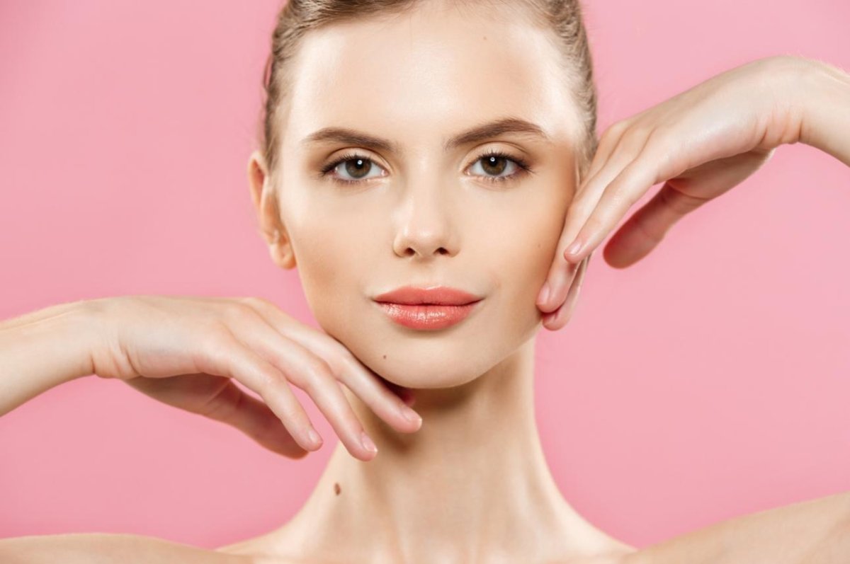 Девушка косметология