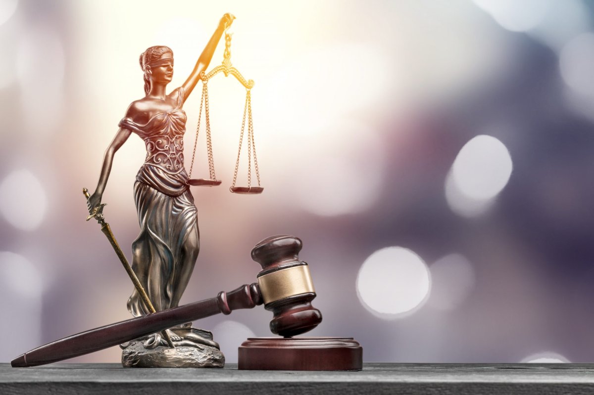 Фемида на прозрачном фоне